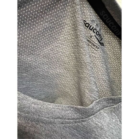 SAUCONY SHORT SLEEVE ATHLETIC T-SHIRT - Picture 13 of 14